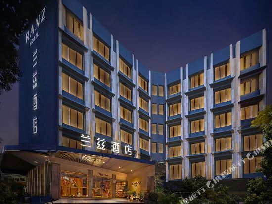 深圳宝体地铁站兰兹酒店