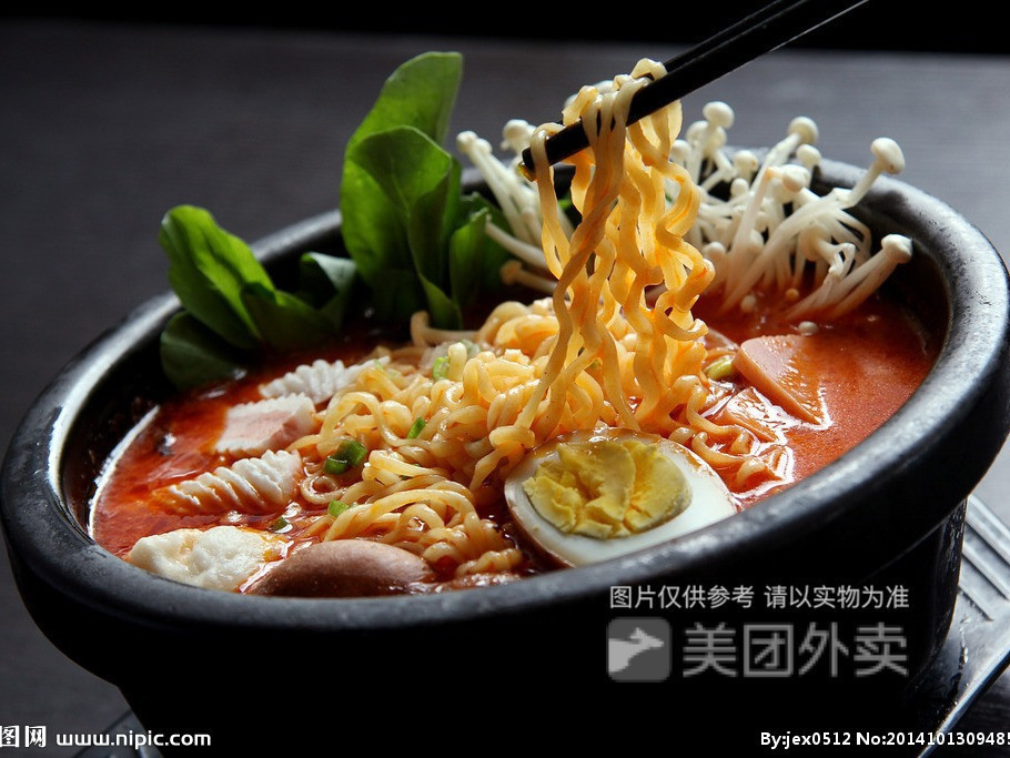 砂锅方便面图片