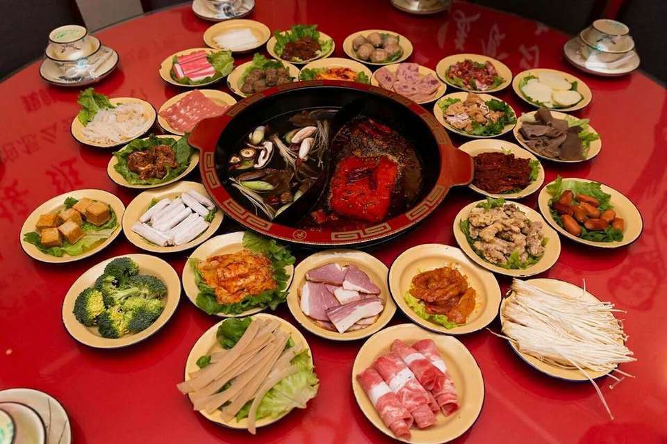 有肉的午餐肉推荐菜:地址(在哪里):锅锅肴成都市井火锅(金昌旗舰店)