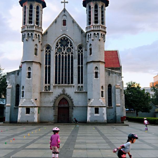 携程用户:张家口天主堂在宣化区,而非张家口市区,小小教堂建筑风格