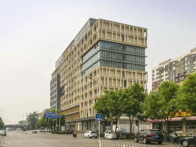 北京市石景山区阜石路165号中国华录大厦