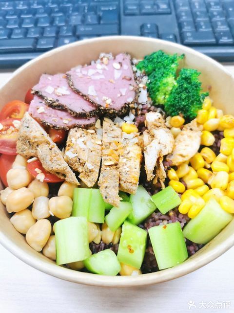 夏日风情清肠排毒沙拉推荐菜:地址(在哪里):成都七分品质轻食餐饮