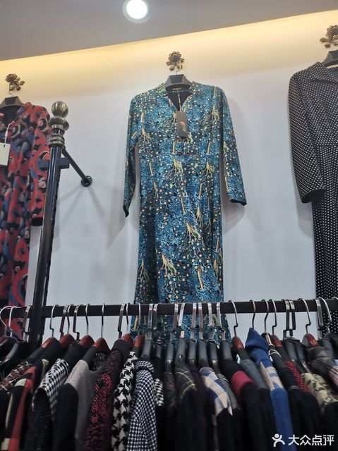 在哪里,在哪儿):惠州市惠东县东华路13号附近电话:风采服饰地址(位置