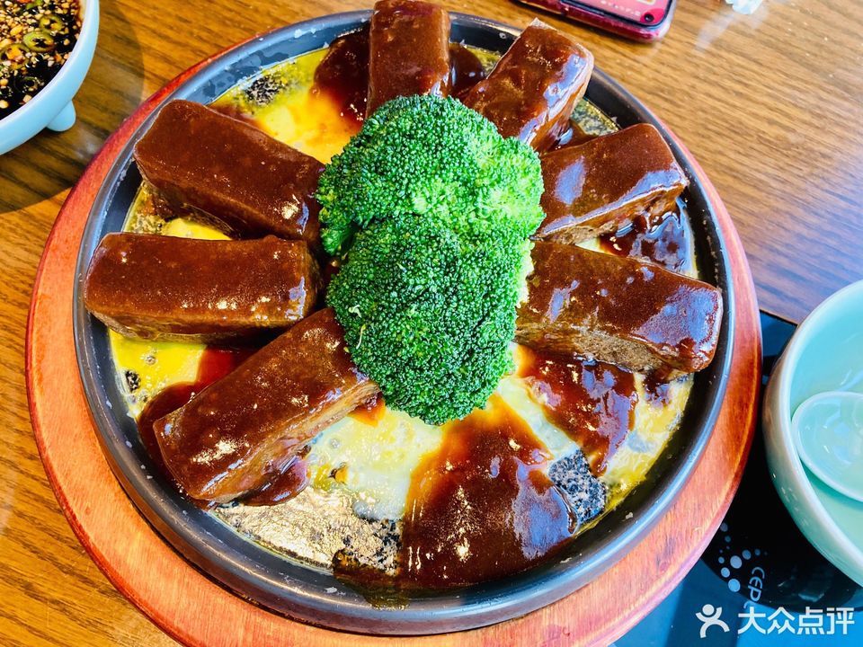 锅包肉推荐菜:介绍:地址(在哪里):辽河渡口(万隆广场)位于营口市