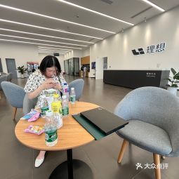 理想汽车七宝万科零售展厅
