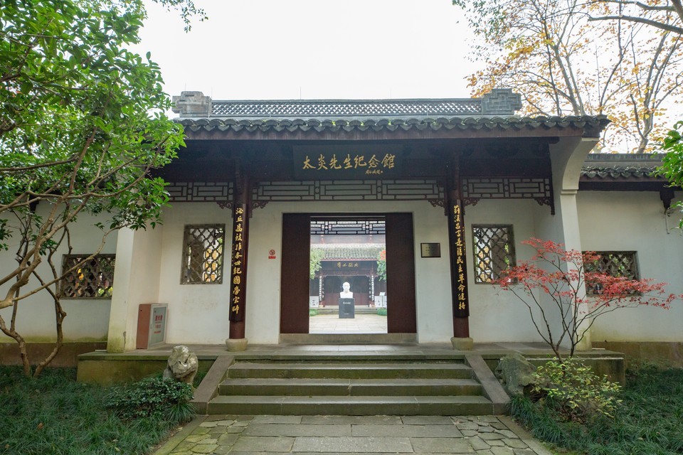 在哪,在哪里,在哪儿):杭州市西湖区之江路2号杭州市革命烈士纪念馆