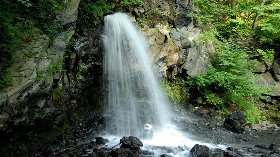 横头山国家森林公园吊水湖景区