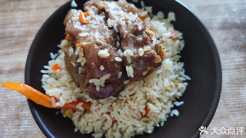 羊脖子抓饭图片