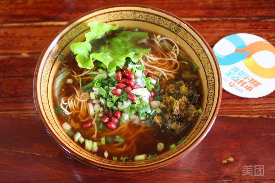 酸菜肉丝小面图片