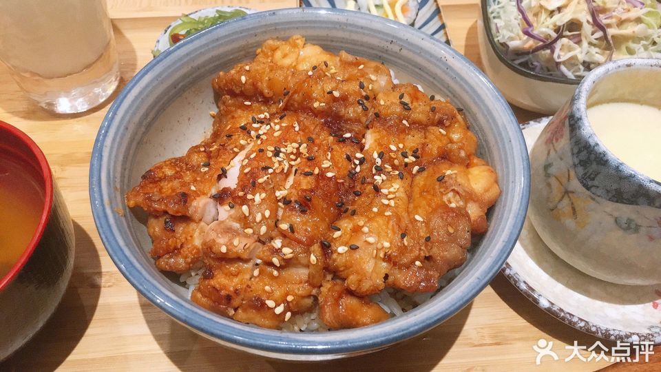 照烧鸡排饭图片