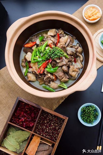 青椒盐水鹅图片