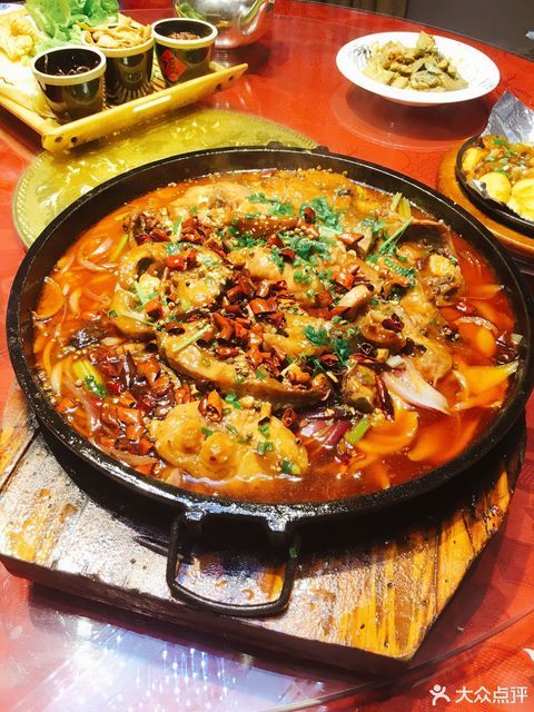 特色铁板鮰鱼图片