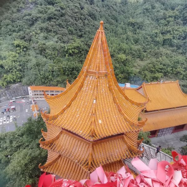 弄拉金刚山普陀寺图片