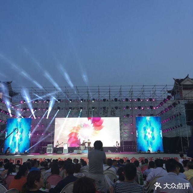 在哪,在哪里,在哪儿):淮安市盱眙县盱眙龙虾博物馆附近电话:都梁驾驶