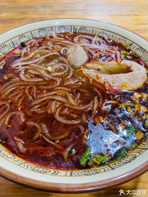 介绍:地址(在哪里):老字号冒节子肥肠粉(大墙东街店)位于成都市青羊区