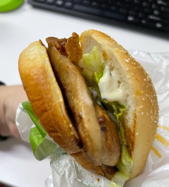 原味板烧鸡腿堡图片