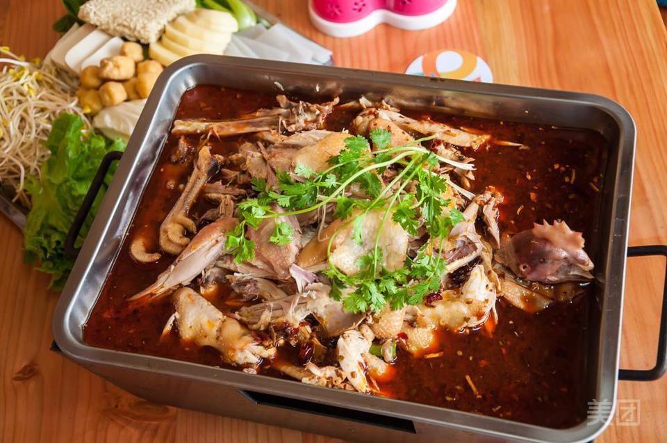 碳锅一盆端(环庆路店)位于苏州市昆山市紫竹路825号盛荣商业广场f1