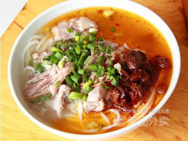 彭记扒肉米线原朱槿路店