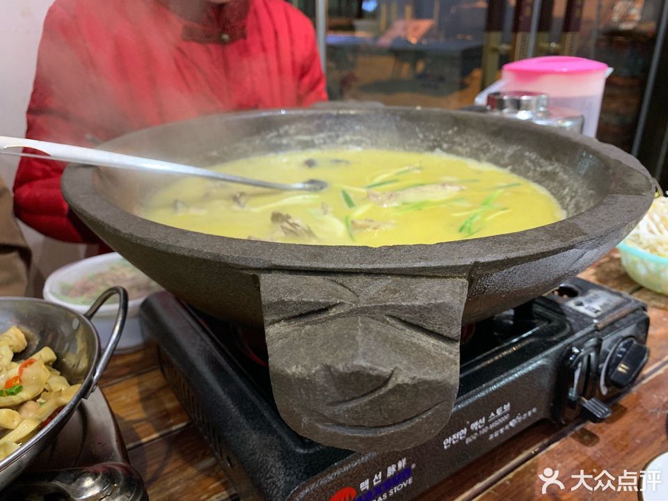 特色石锅回头鱼图片