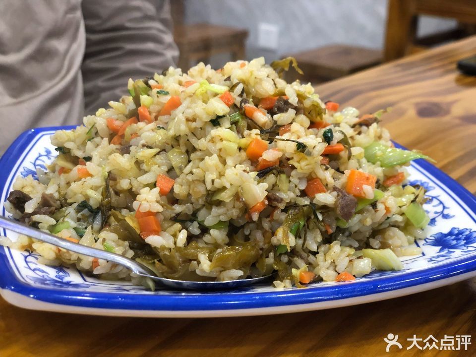 酸菜牛肉炒饭图片