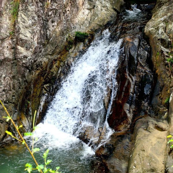 介紹:地址(在哪裡):寨寮溪風景名勝區-九珠潭景區位於溫州市瑞安