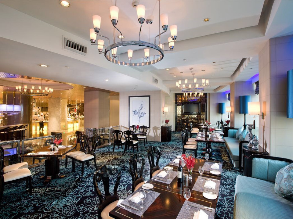 中国第一家西餐厅包括:浙江大酒店中国蓝咖啡厅,spacelab 失重餐厅