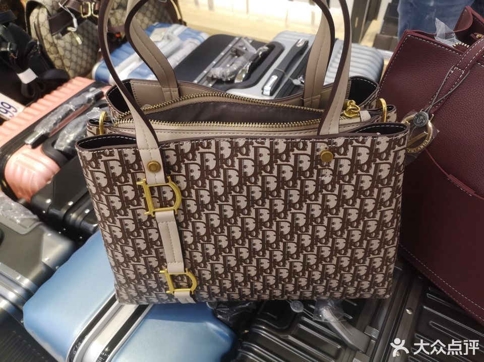 华伦天奴·奥兰迪