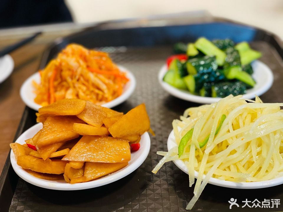 精品牛腱牛肉面推荐菜:介绍:地址(在哪里):磨沟沿牛肉面位于兰州市