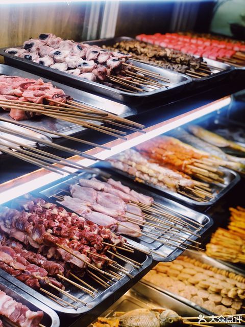 在哪,在哪里,在哪儿):郑州市金水区人民路街道黄科苑郑州烤鸭总店电话