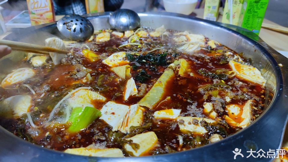 面块牛肉推荐菜:介绍:地址(在哪里):牛哥哥豆花牛肉位于重庆市垫江县