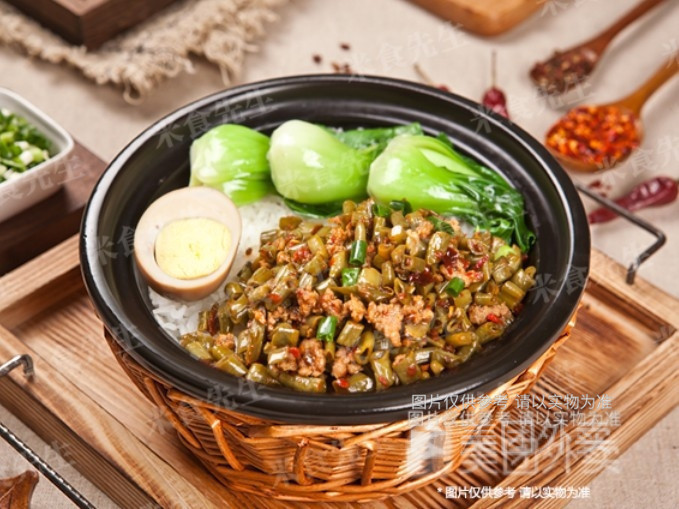 酸豆角肉沫煲仔饭图片
