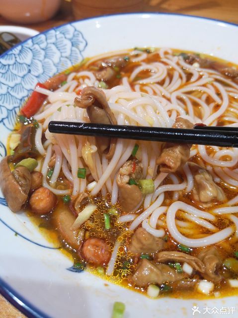 酸辣肥肠粉图片