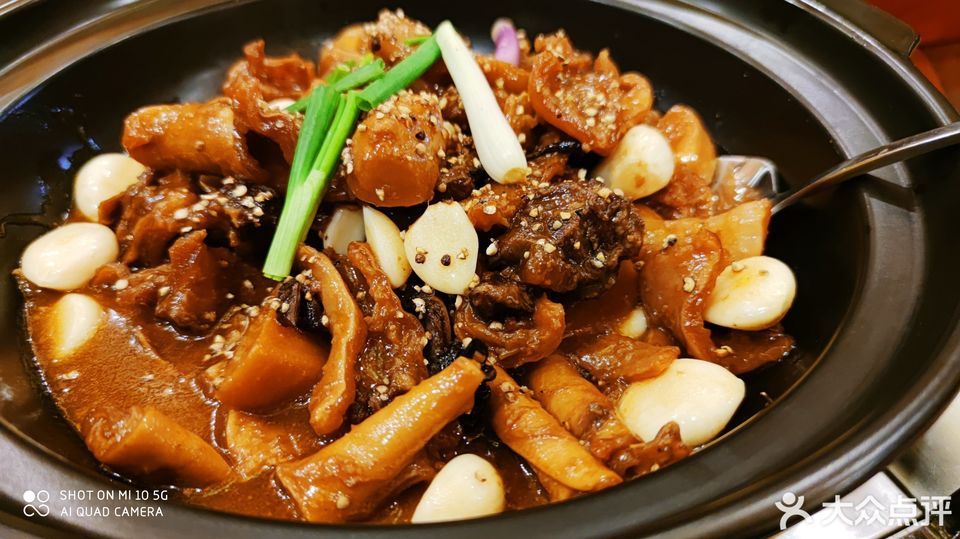 和味牛腩煲图片