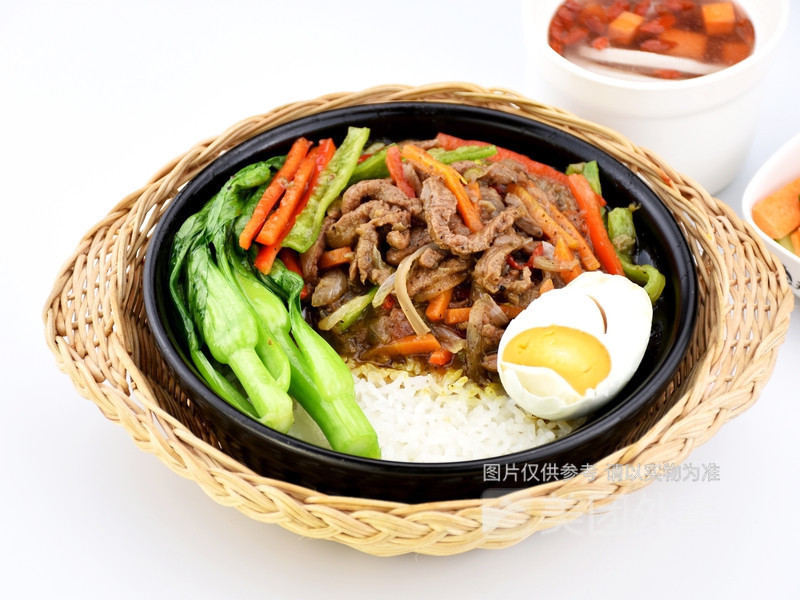 黑椒牛柳煲仔饭图片