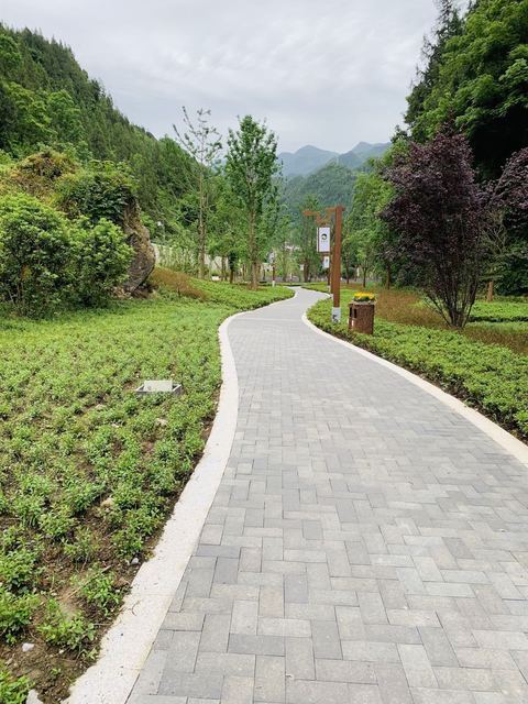 地址(在哪里):龙潭河风景名胜区位于达州市万源市旧院镇范围内介绍