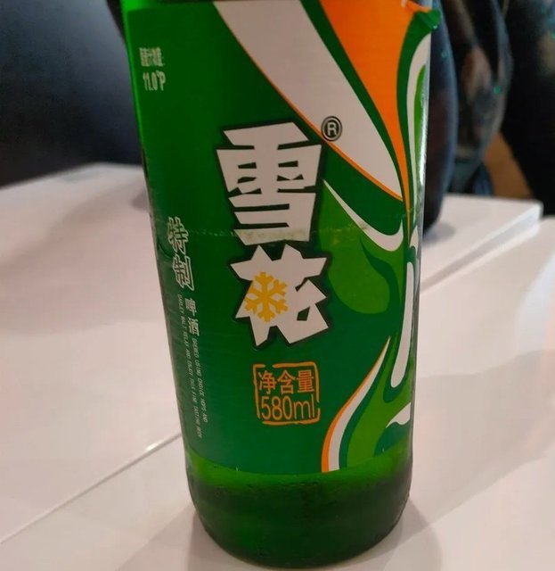 雪花啤酒图片