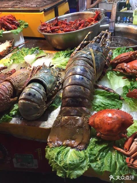 生吃野生龙虾图片