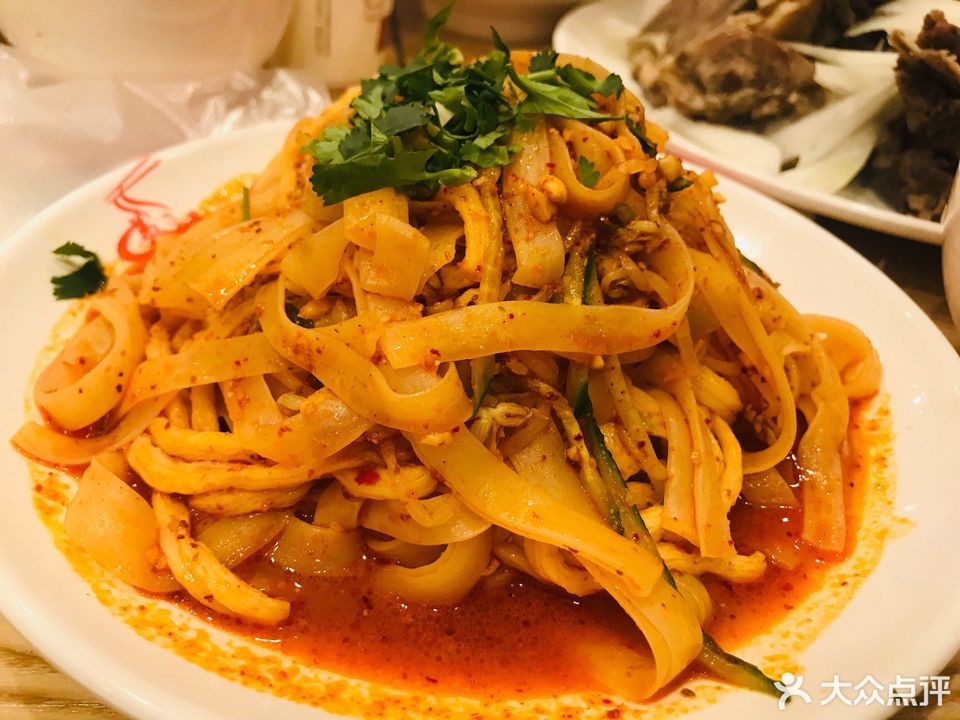 黄面凉皮对半烤羊肉推荐菜:介绍:地址(在哪里):美心黄面(碱泉街店)