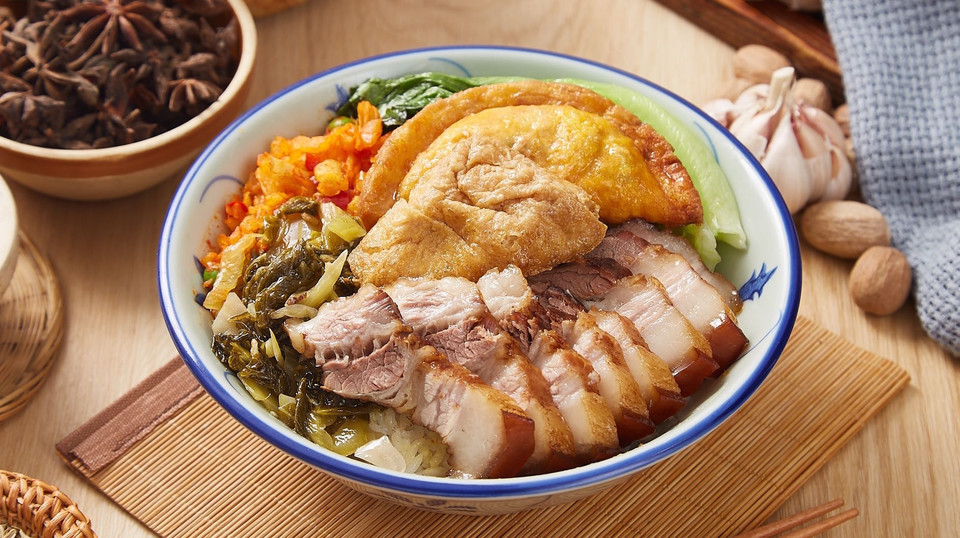 卤肉饭拼手工蛋饺图片