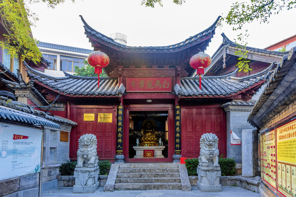 白马龙潭寺图片