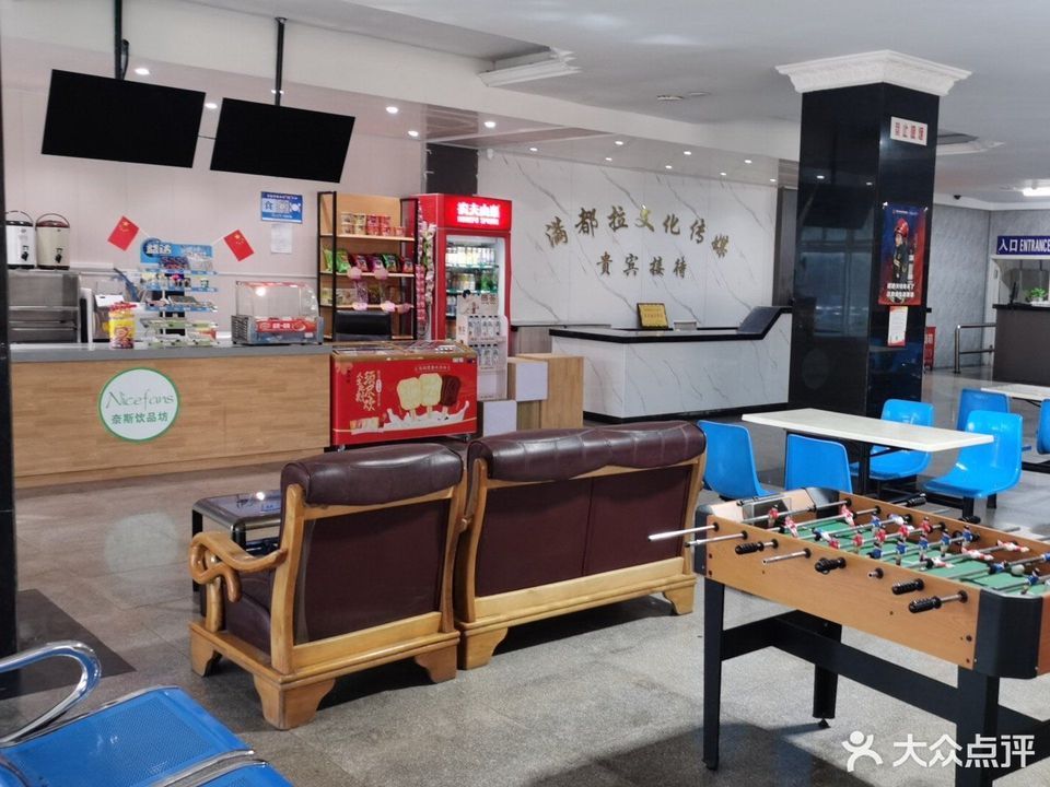 满都拉游泳馆图片