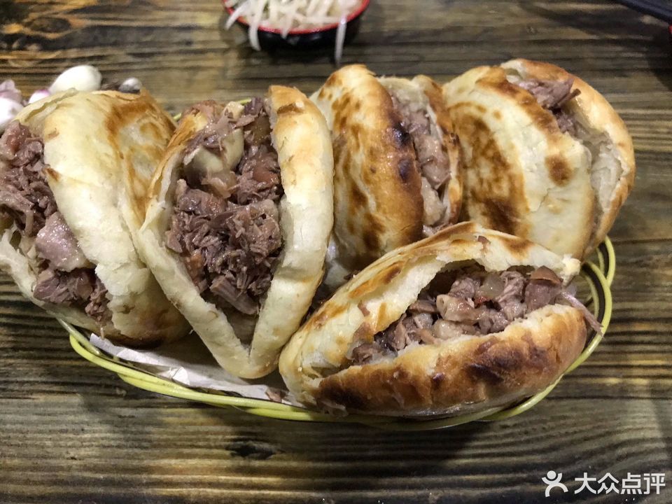 肃宁李春秋驴肉火烧图片