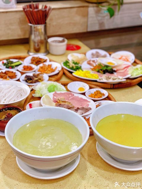 桥香园云南过桥米线金马碧鸡店