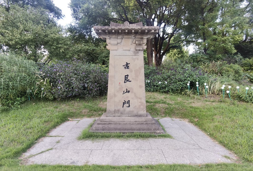 艮山门动车所包括:古艮山门,艮山门社区,铁路货运