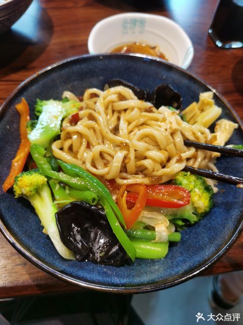 素什锦干拌面图片