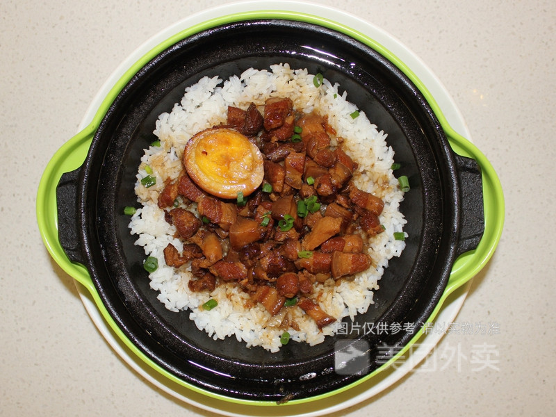 台湾卤肉煲仔饭图片