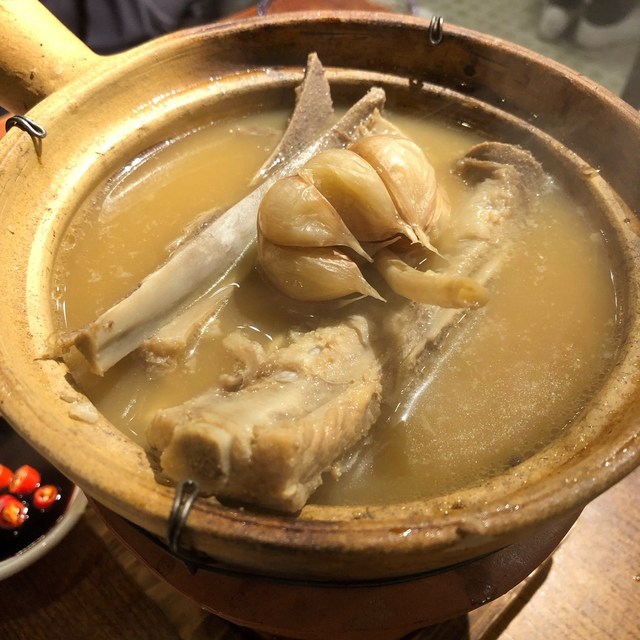 新加坡白胡椒肉骨茶图片