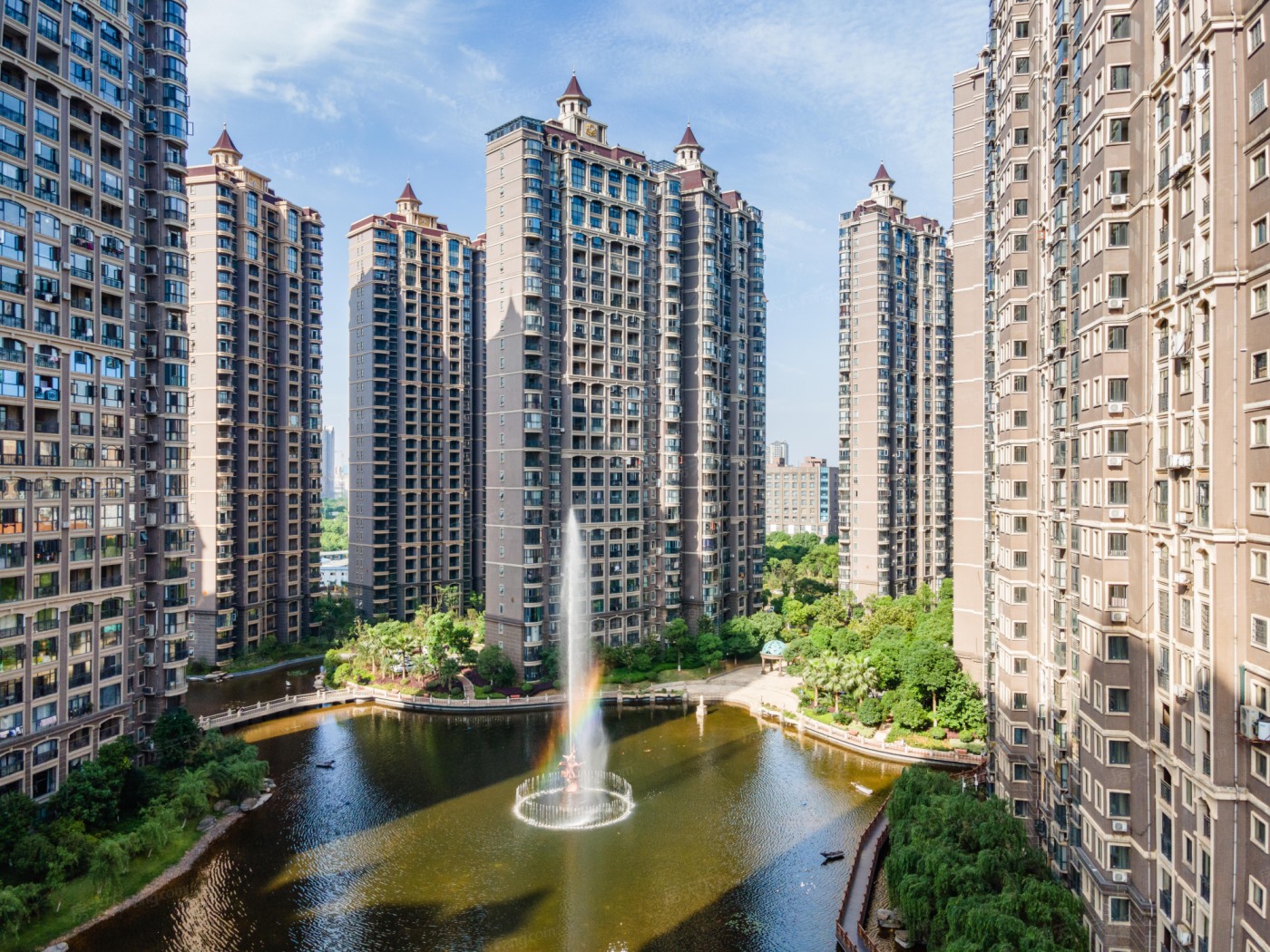 在哪里,在哪儿):湘潭市岳塘区宝塔街道湖湘北路湖湘公园北侧东方名苑