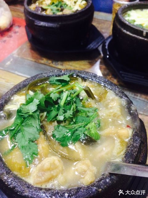 酥肉莲夹砂锅图片