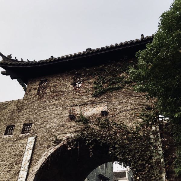 携程用户:万年台位于三河古镇的市中心地带,以此为中心建造了一个2000
